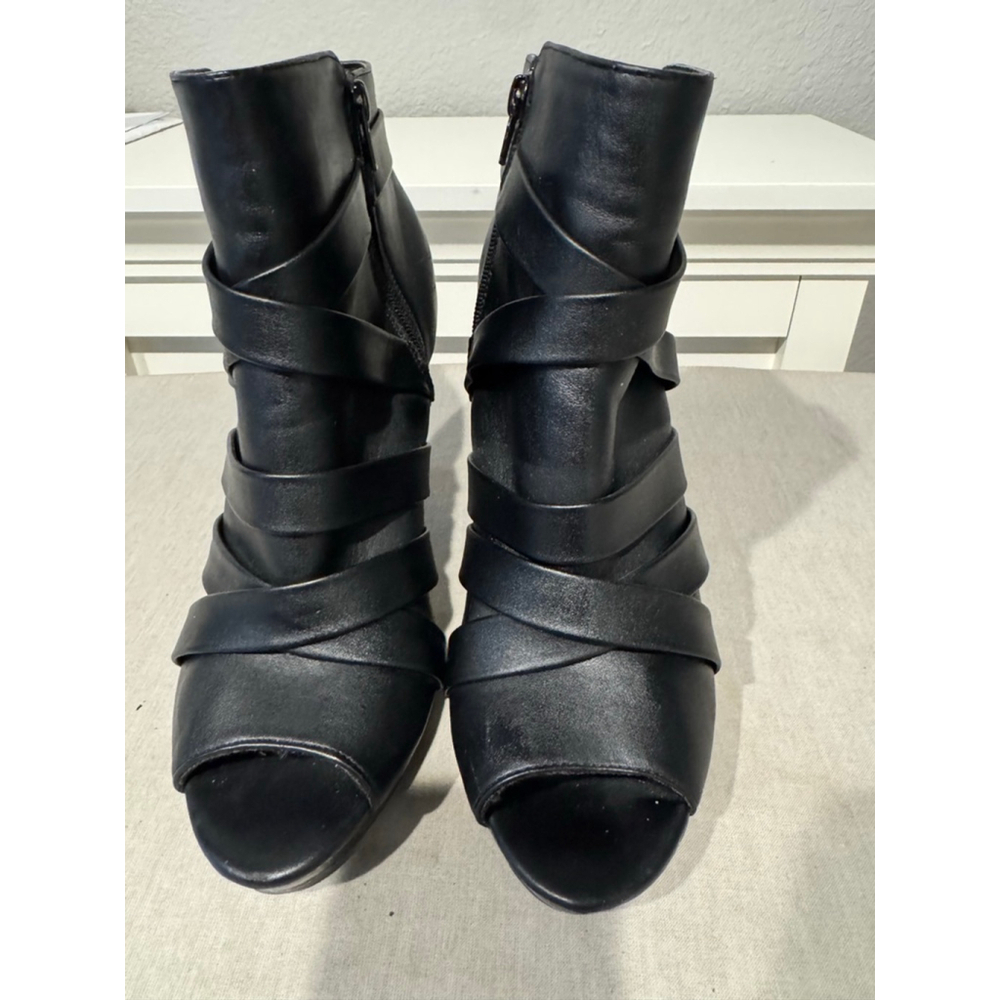 Women's Fioni Black Strappy Peep Toe Ankle Heeled Boots Size 9.5 - Picture 2 of 11